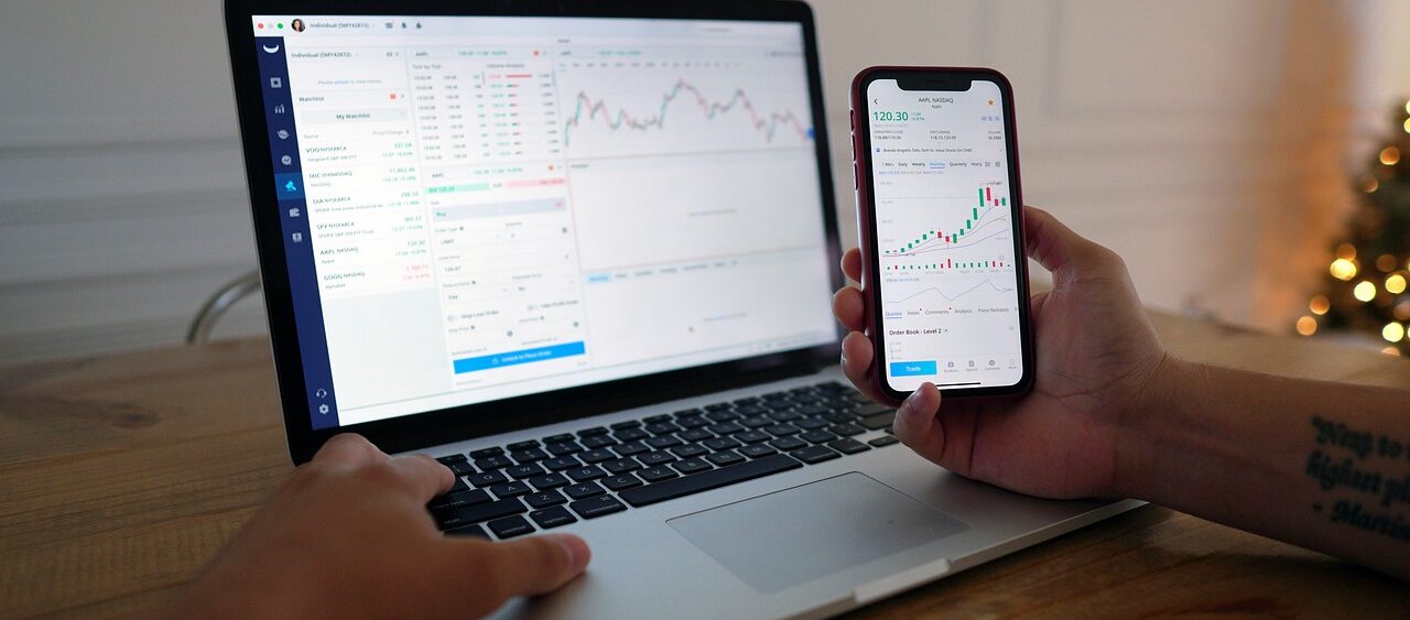 man, computer, stock trading, iphone, hands, finance, day trading, wall street, finances, investor, money, wealth, equity, trader, day trader, investing, investment, banking, stock market, forex, shareholder, financial, investor, investor, investor, equity, trader, trader, trader, trader, stock market, forex, forex, forex, forex, forex